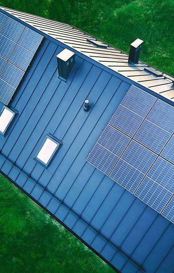 PV Anlage auf dem Dach Aufnahme von oben